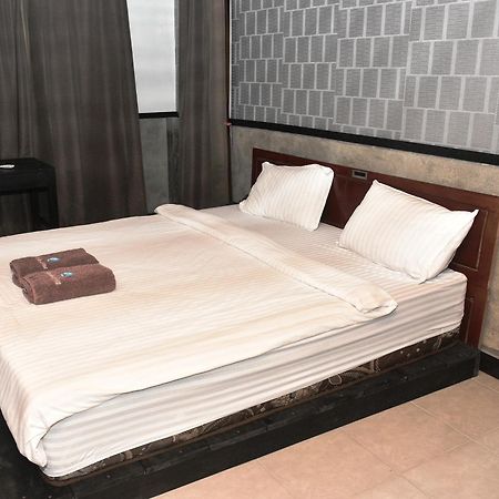Oseda Nias Surf House Hotel Hilibotodane Buitenkant foto