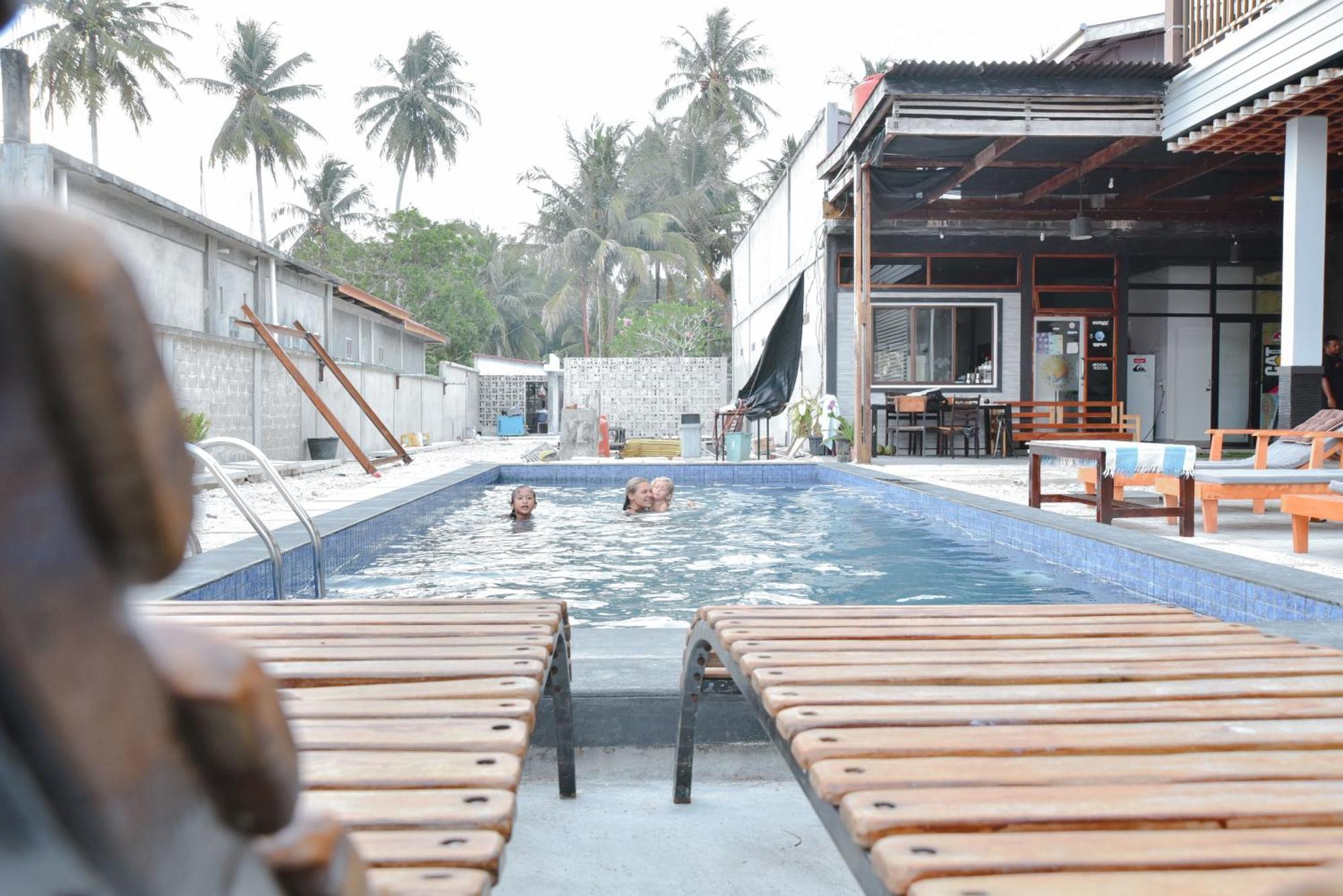 Oseda Nias Surf House Hotel Hilibotodane Buitenkant foto