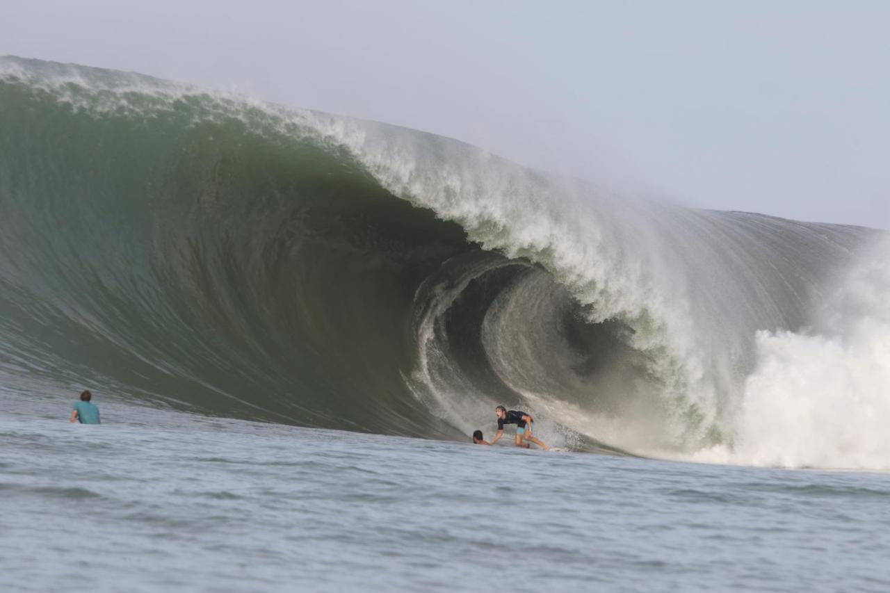 Oseda Nias Surf House Hotel Hilibotodane Buitenkant foto