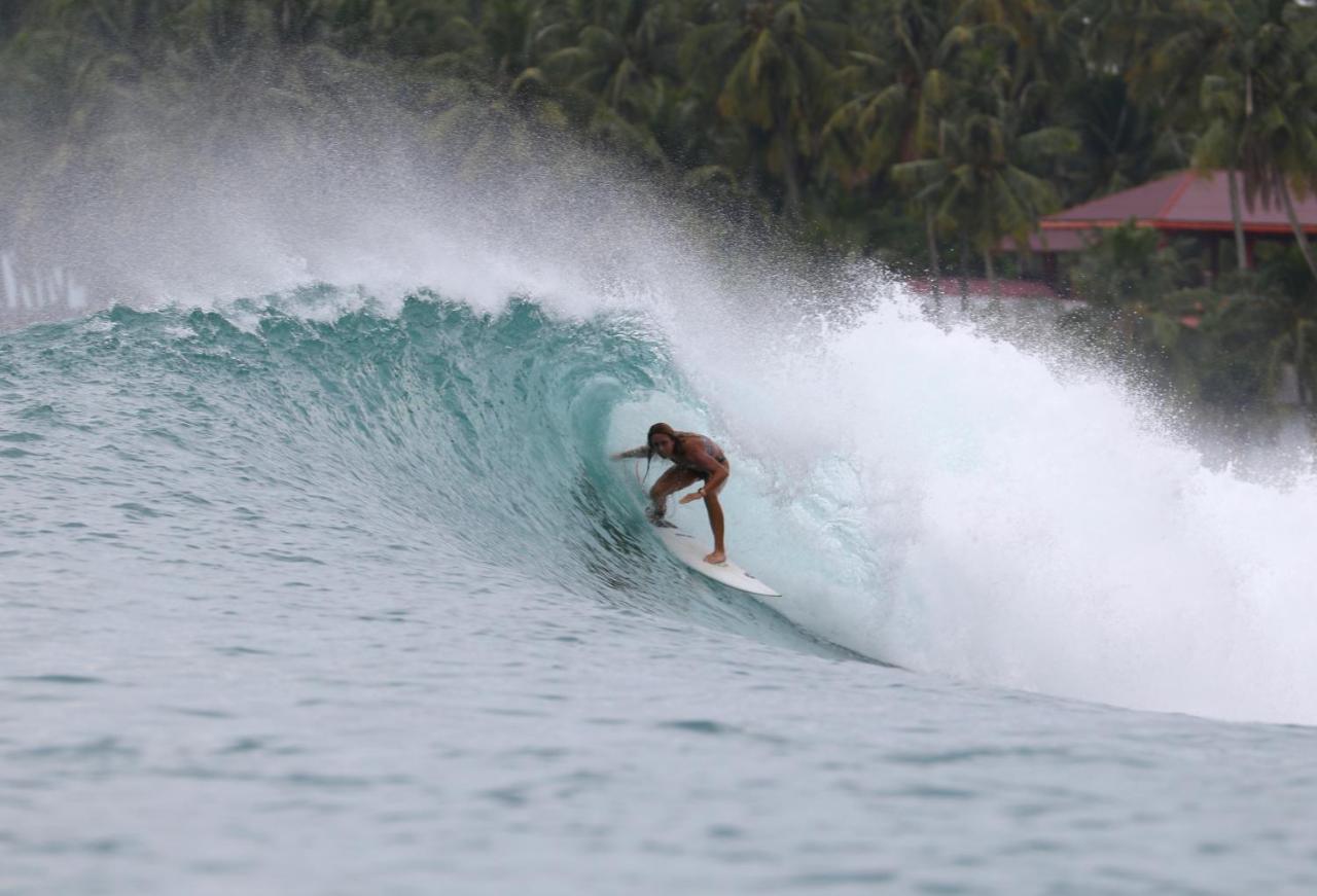 Oseda Nias Surf House Hotel Hilibotodane Buitenkant foto