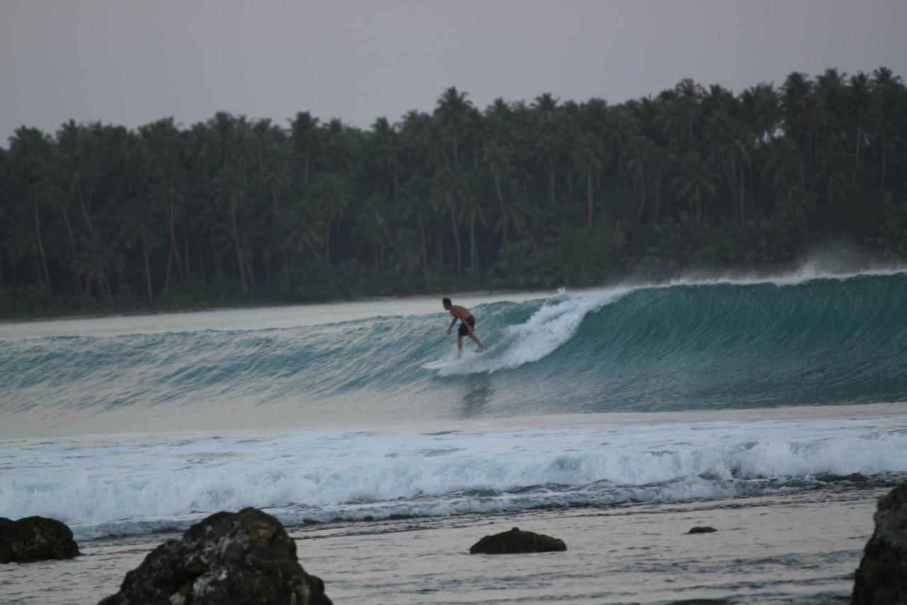 Oseda Nias Surf House Hotel Hilibotodane Buitenkant foto