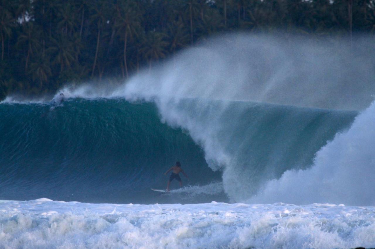 Oseda Nias Surf House Hotel Hilibotodane Buitenkant foto