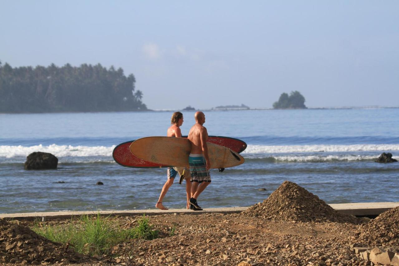 Oseda Nias Surf House Hotel Hilibotodane Buitenkant foto
